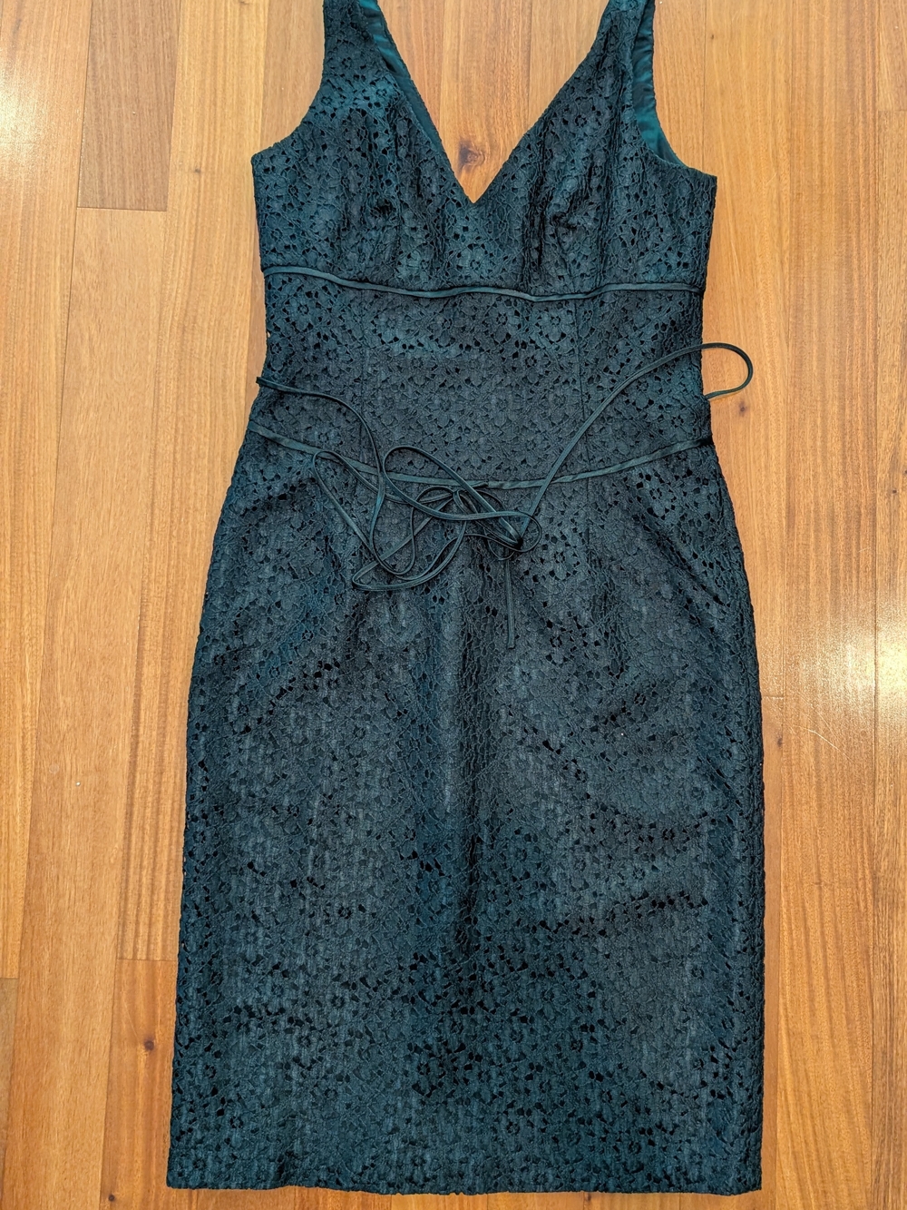 Laundry By Shelli Segal Black Lace V-Neck Midi Sheath Dress